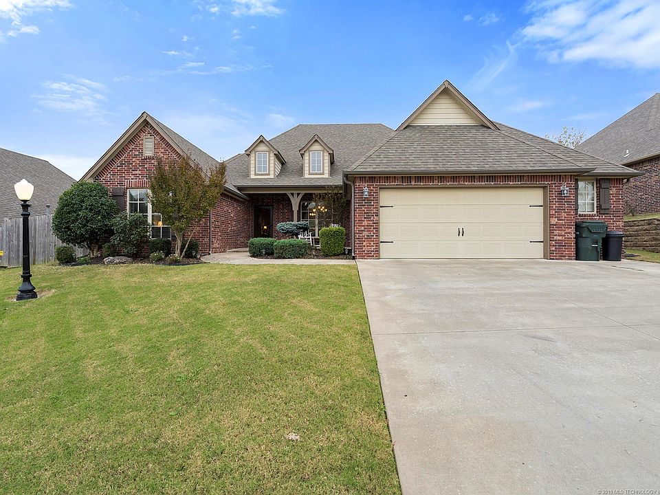 1st image of 1705 Forest Hill Dr