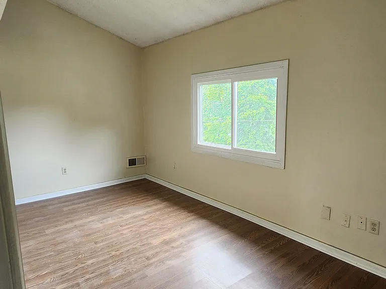 2101 N Ball Ave — Photo 14