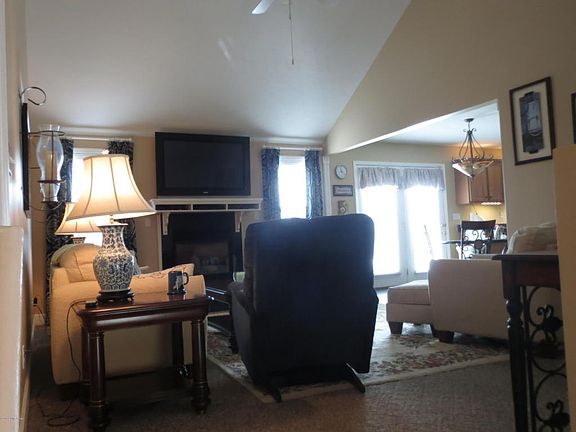 4th image of 4008 Heron Dr