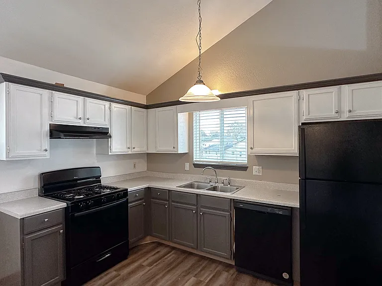 Kingsridge East Apartments — Photo 10