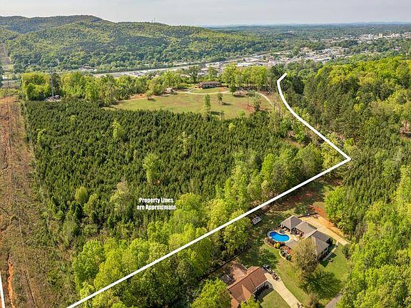 3rd image of 900 Greenbrier Dear Rd