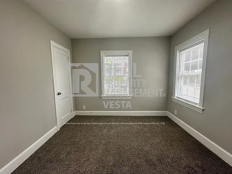 1076 Carlisle Ave — Photo 6