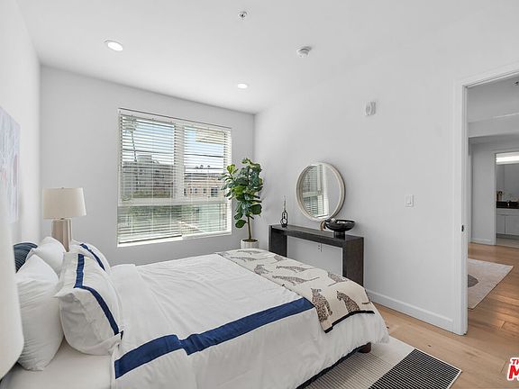 2nd image of 105 S Mariposa Ave APT 204
