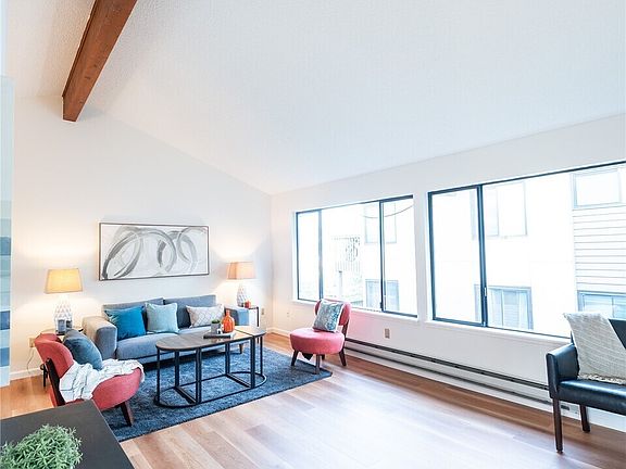 4th image of 2562 Thorndyke Avenue W #405