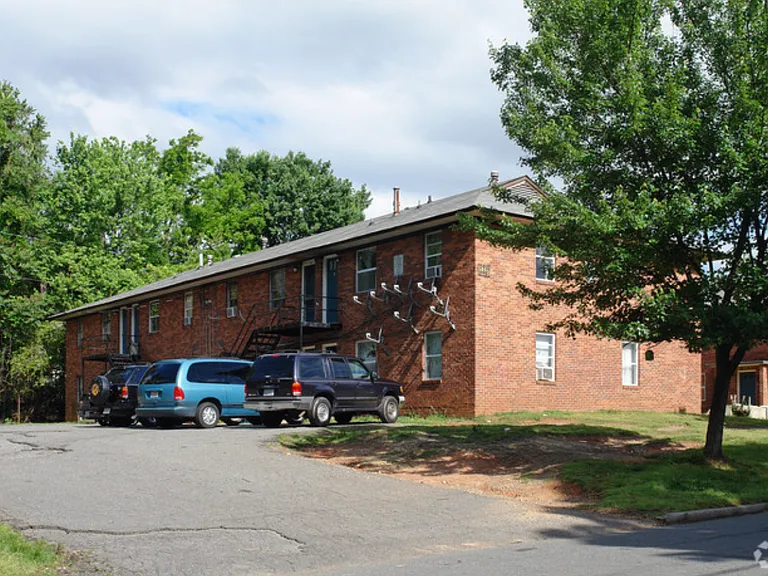 2908 Ivy Ave #C — Photo 1