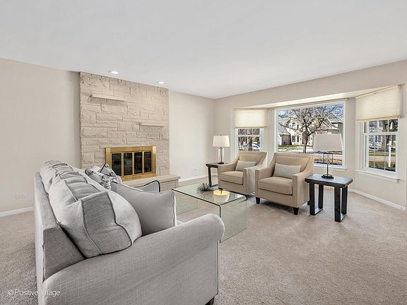 3rd image of 417 Naperville Rd