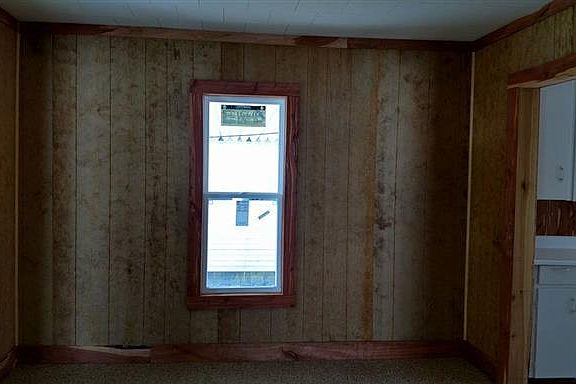 5th image of 213 Plummer St