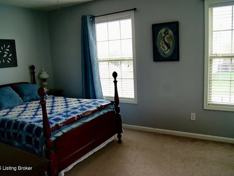 9216 Newbury Ct — Photo 12