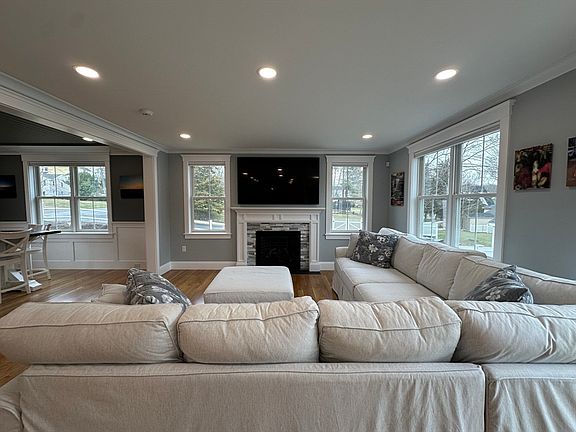 3rd image of 34 Pond St