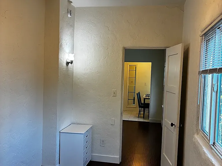 945 Hilgard Ave #205 — Photo 4