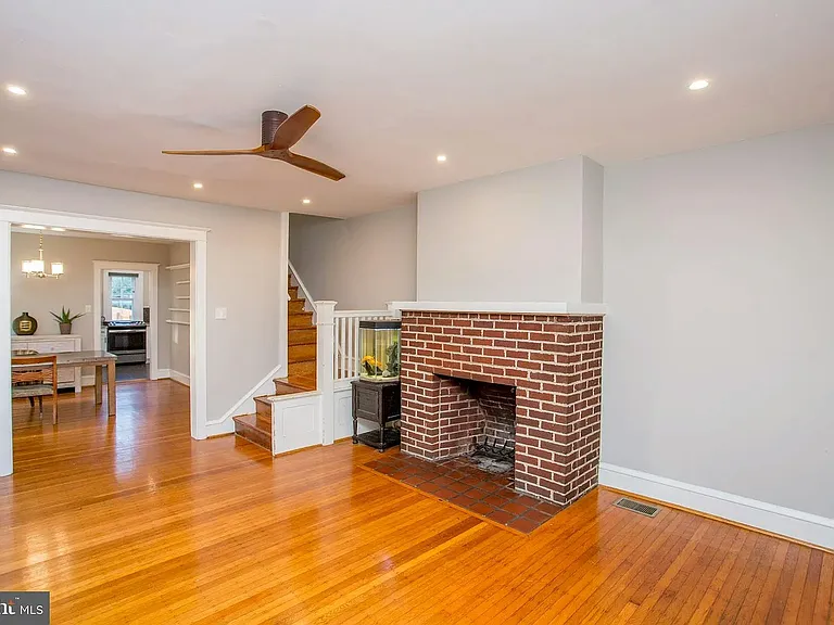 501 E Mount Airy Ave — Photo 6
