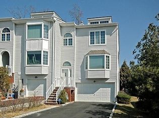 24202 Oak Park Dr, Douglaston, NY 11362