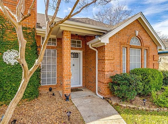 3rd image of 909 NW Park Meadow Ln