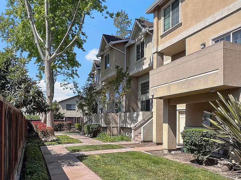562 Lambert Ter — Photo 26