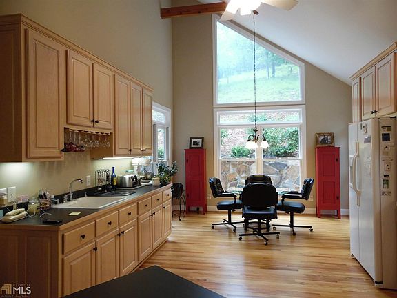 4th image of 438 Deerpath Dr