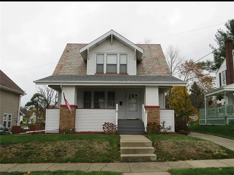 807 Superior St