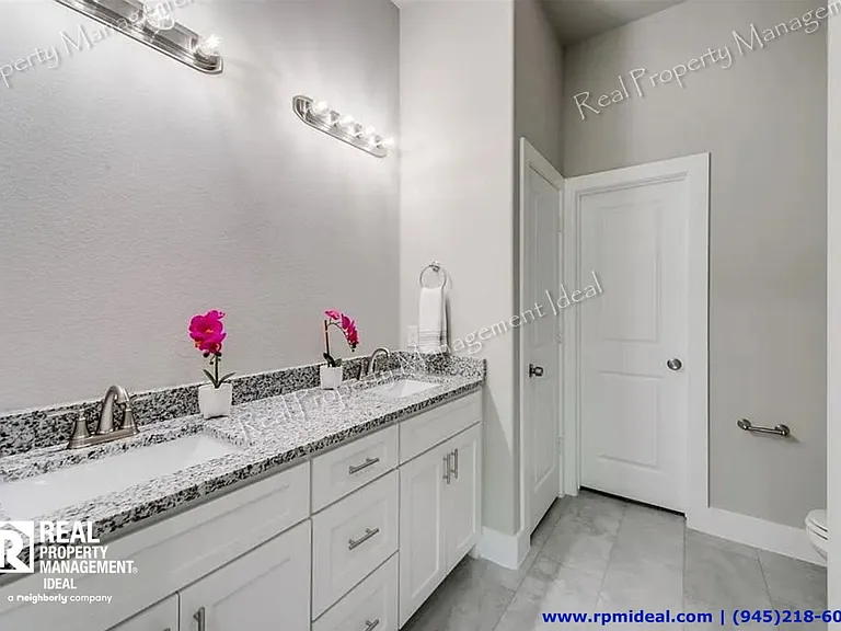 8728 Dunlap St — Photo 12