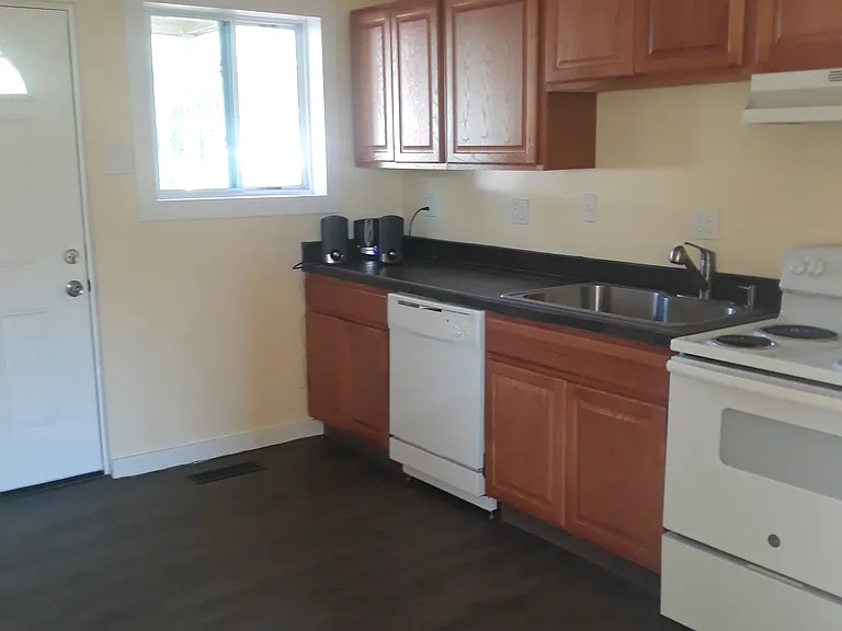 241 Jefferson Ave — Photo 2