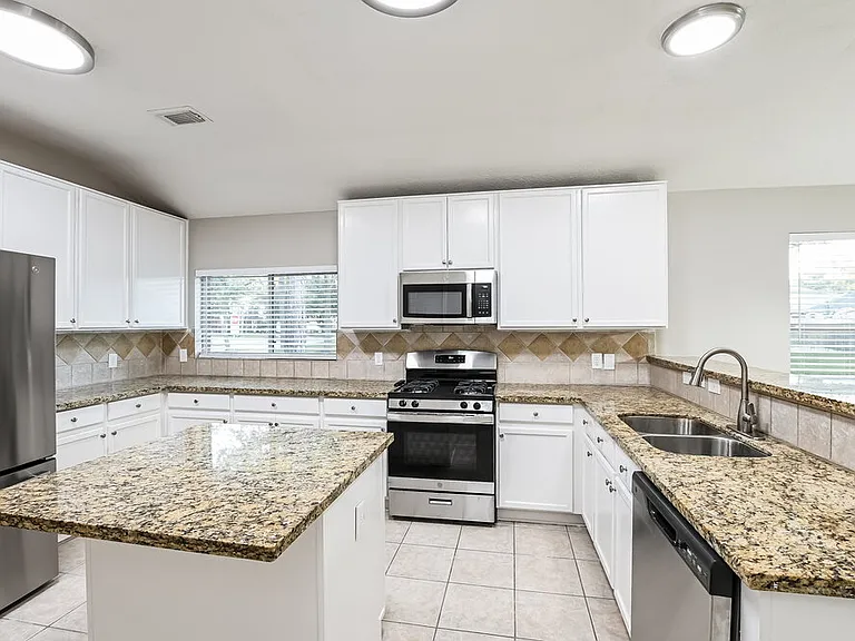 10403 Falling River Dr — Photo 7