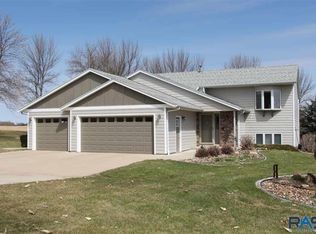 25794 Country Ln, Renner, SD 57055