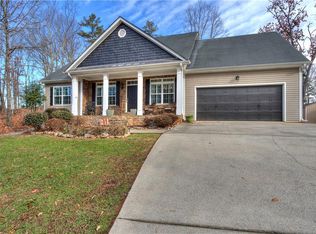 73 Shady Valley Dr, Cartersville, GA 30120