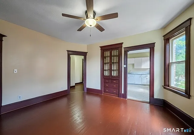 24 Mortson St — Photo 2