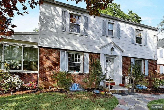 1st image of 2 Arlington Pl