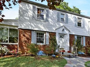 2 Arlington Pl, Fair Lawn, NJ 07410