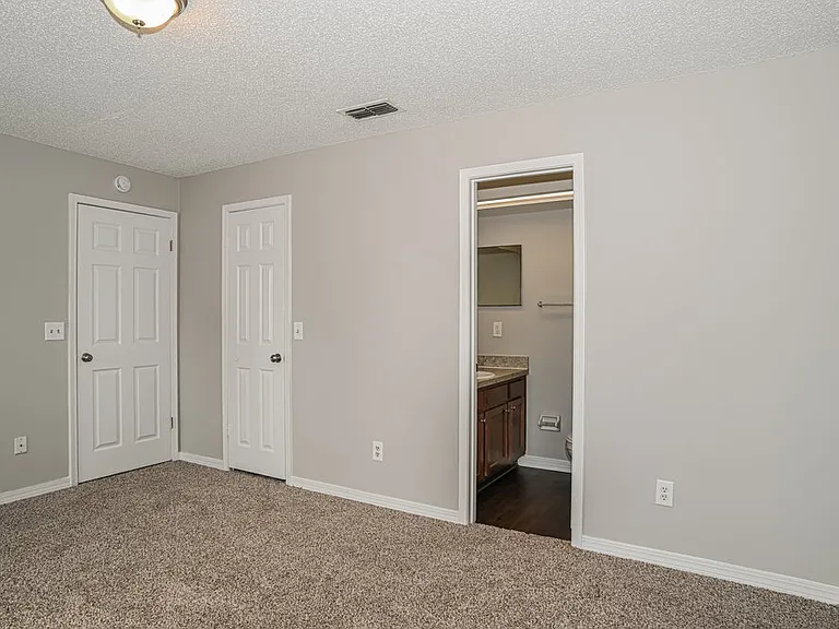 6221 Alfredo Dr W — Photo 12