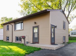 114 Del Rio Rd, Carpentersville, IL 60110