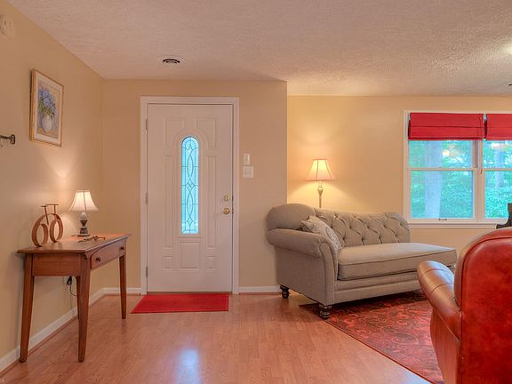 3rd image of 502 Mabry Ln