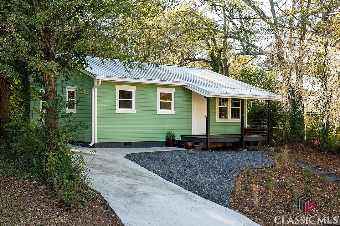 675 Branch Street photo 1