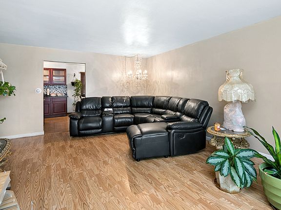 3rd image of 3858 E Lakeview Dr