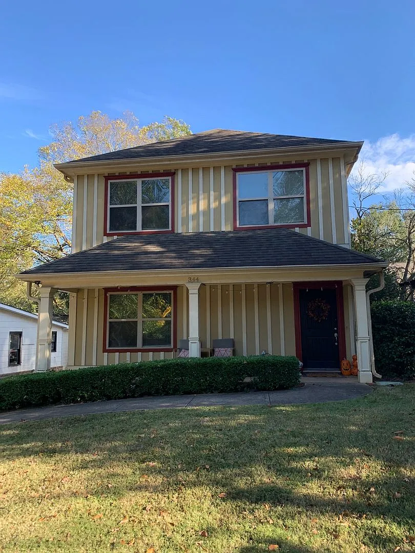 Four Bedroom Near Downtown Available for Pre-Lease! — Photo 1