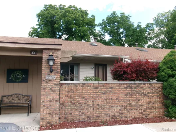 25104 Hamilton Ct Unit 4, South Lyon, MI 48178