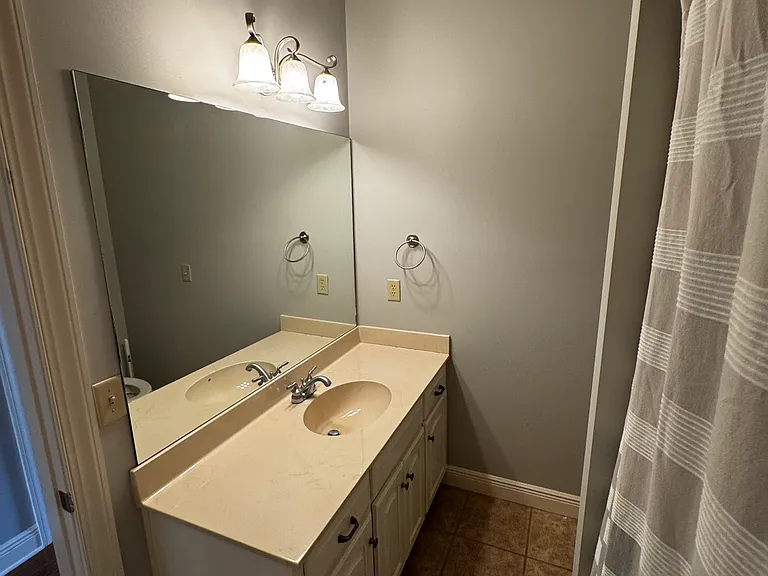 717 Greenbriar Dr — Photo 16