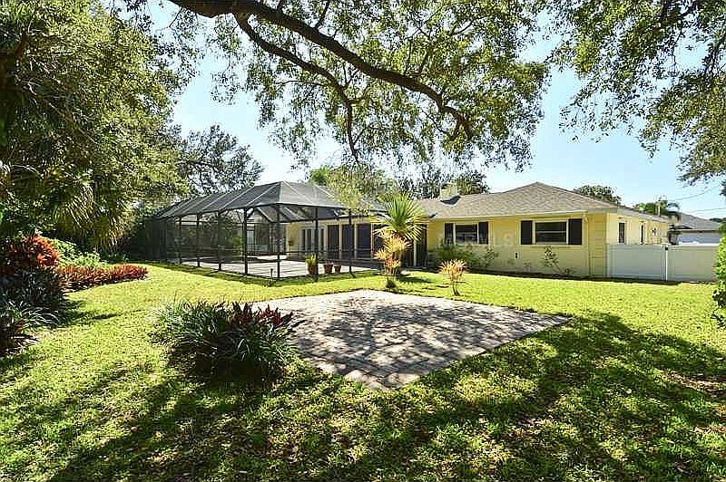 2nd image of 632 Poinsettia Rd