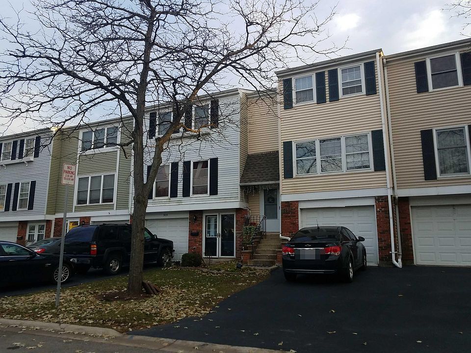 2nd image of 909 Banbury Ct