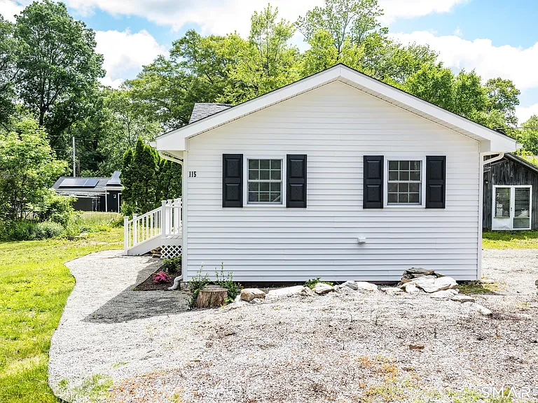 115 Shore Dr — Photo 21
