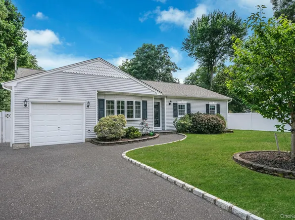 644 Peconic Street, Ronkonkoma, NY 11779