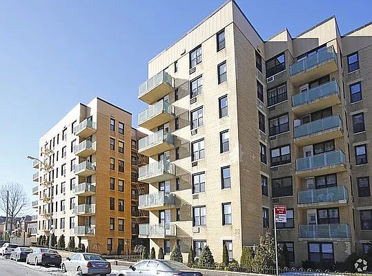 1st image of 200 Corbin Pl APT 5T