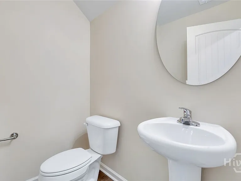 211 Vinesville Ct — Photo 3