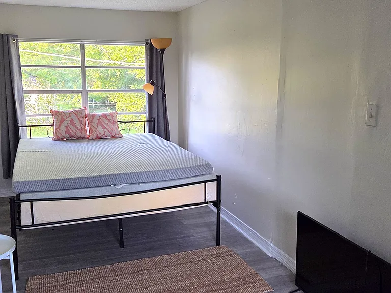 2608 W Jackson St #B — Photo 2