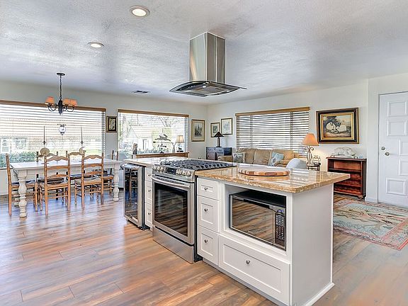 5th image of 8312 Parkside Ln