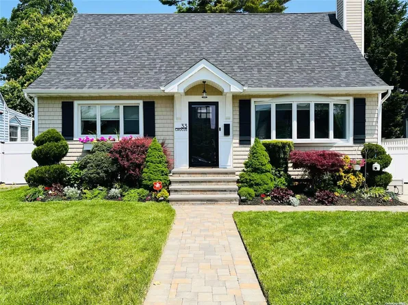 33 Crocus Avenue, Merrick, NY 11566