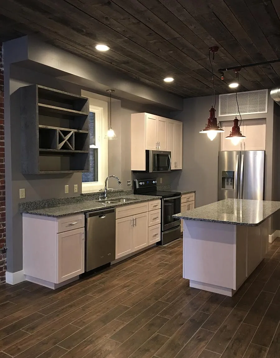 2 bed, 1010 sqft, $2,200 — Photo 1