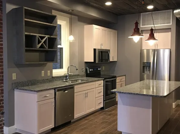 20 State St #2B, Bangor, ME 04401