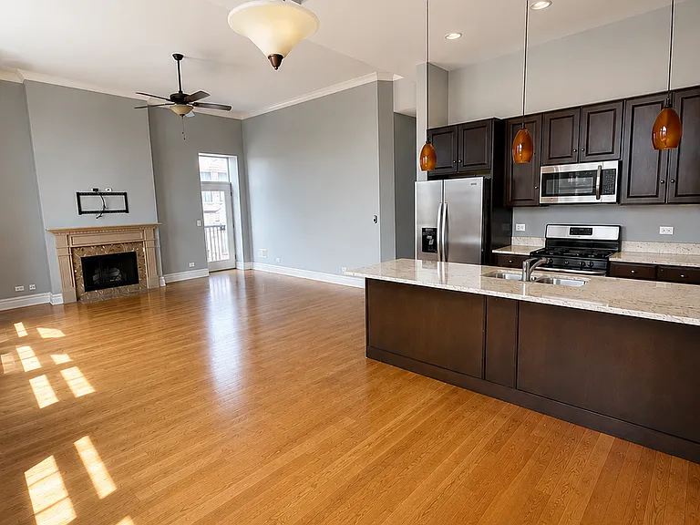 1470 W Carmen Ave #301 — Photo 5