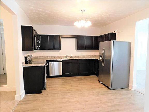 5th image of 415 W Walnut St