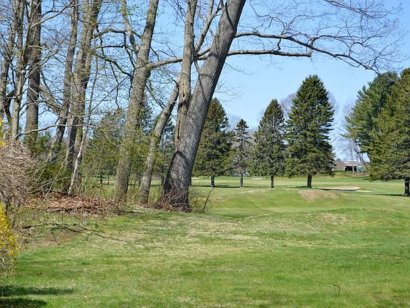 4th image of 8 Wildwood Dr